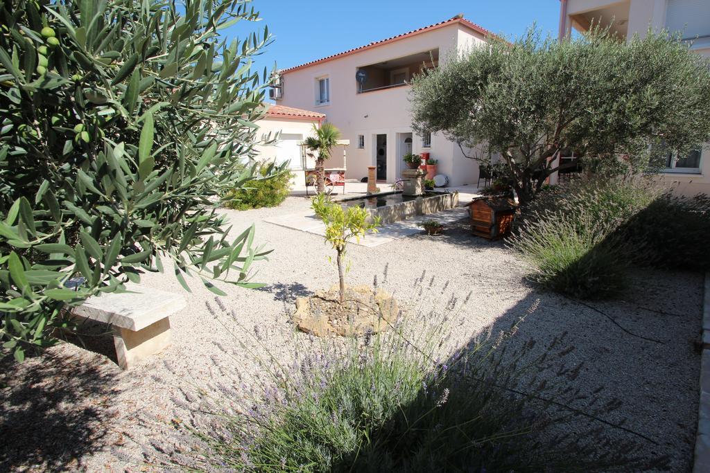 Hotel Et Residence De La Transhumance Saint-Martin-de-Crau Εξωτερικό φωτογραφία