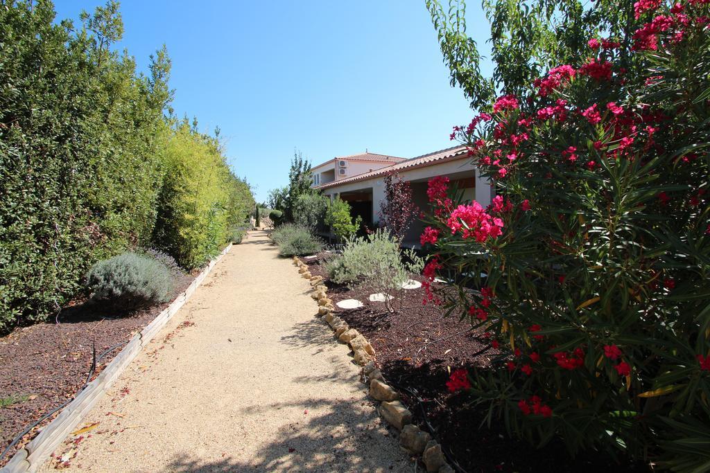 Hotel Et Residence De La Transhumance Saint-Martin-de-Crau Εξωτερικό φωτογραφία
