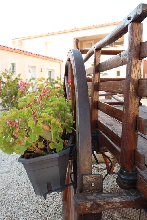 Hotel Et Residence De La Transhumance Saint-Martin-de-Crau Εξωτερικό φωτογραφία
