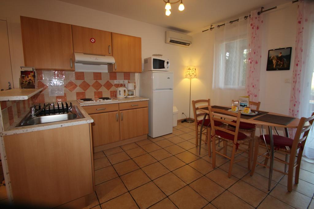 Hotel Et Residence De La Transhumance Saint-Martin-de-Crau Δωμάτιο φωτογραφία