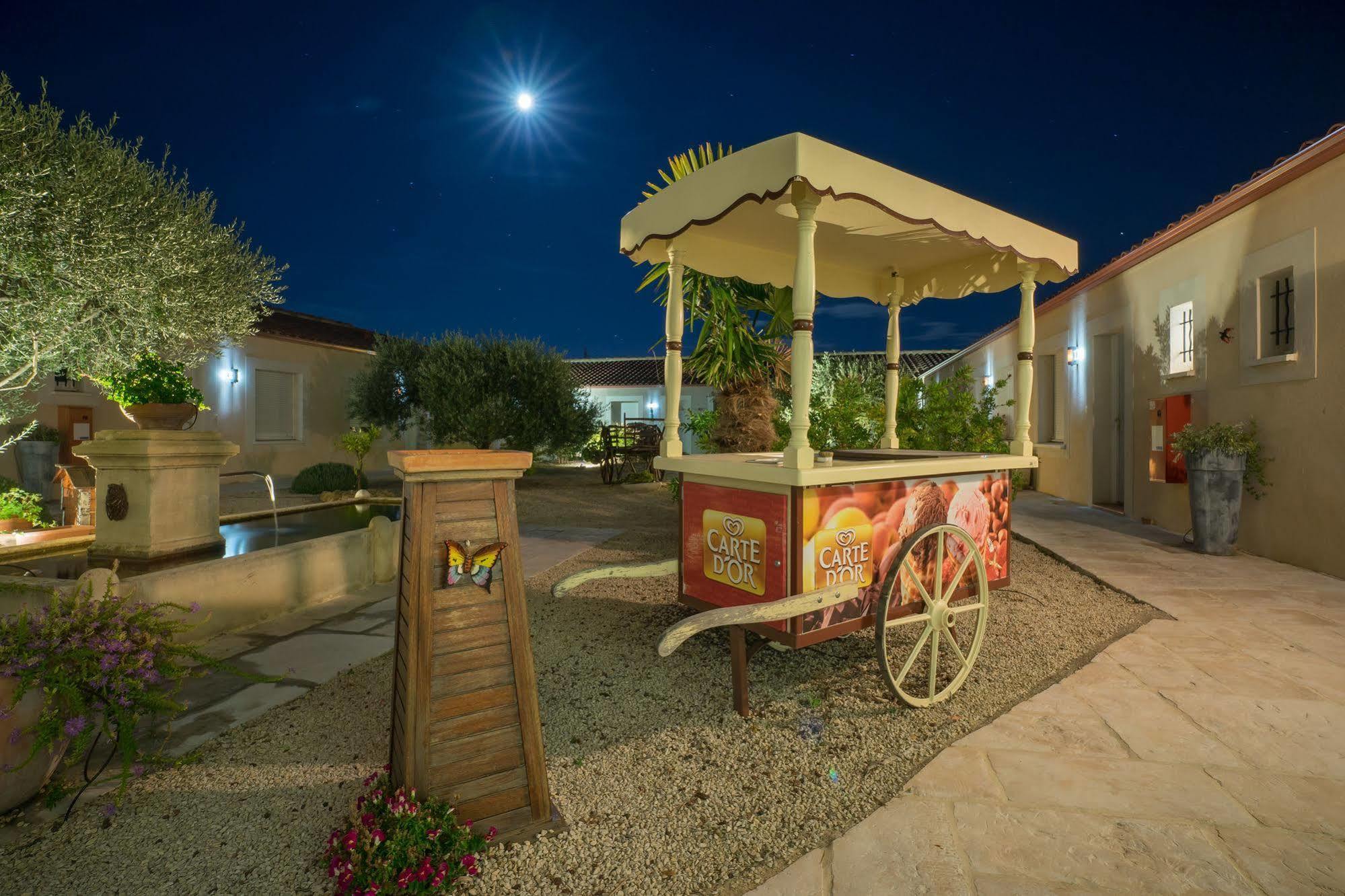 Hotel Et Residence De La Transhumance Saint-Martin-de-Crau Εξωτερικό φωτογραφία