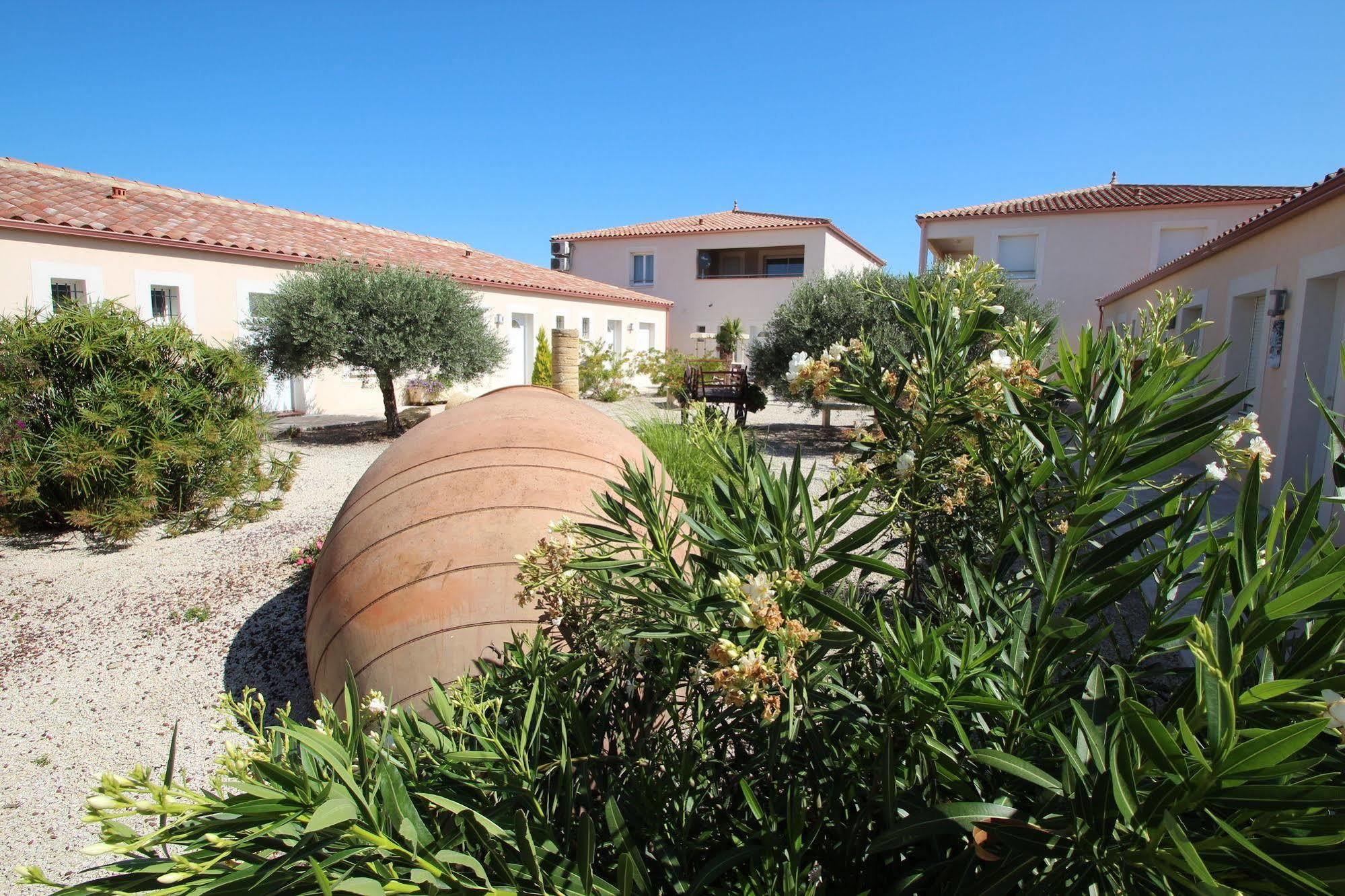Hotel Et Residence De La Transhumance Saint-Martin-de-Crau Εξωτερικό φωτογραφία