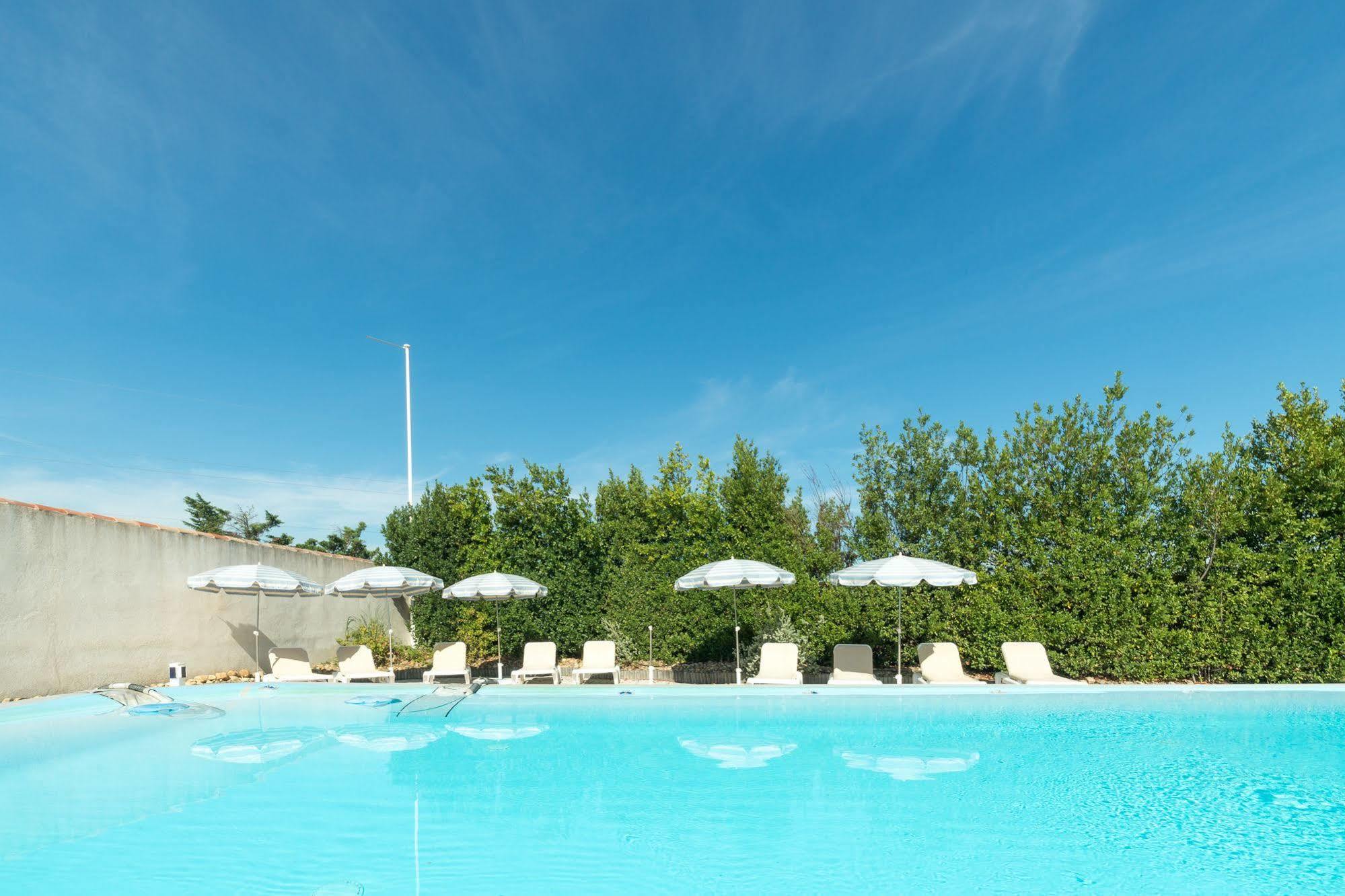Hotel Et Residence De La Transhumance Saint-Martin-de-Crau Εξωτερικό φωτογραφία