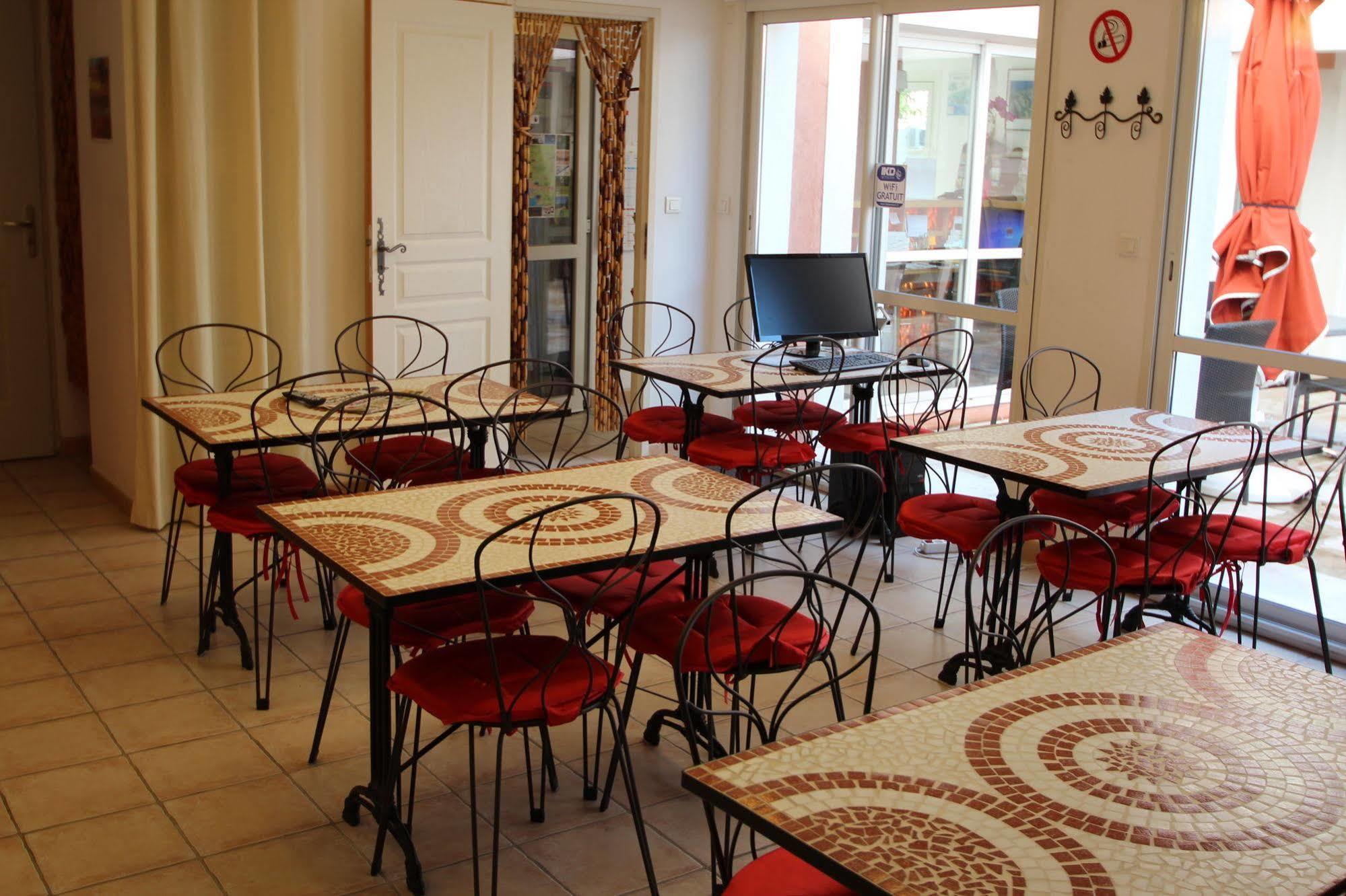Hotel Et Residence De La Transhumance Saint-Martin-de-Crau Εξωτερικό φωτογραφία