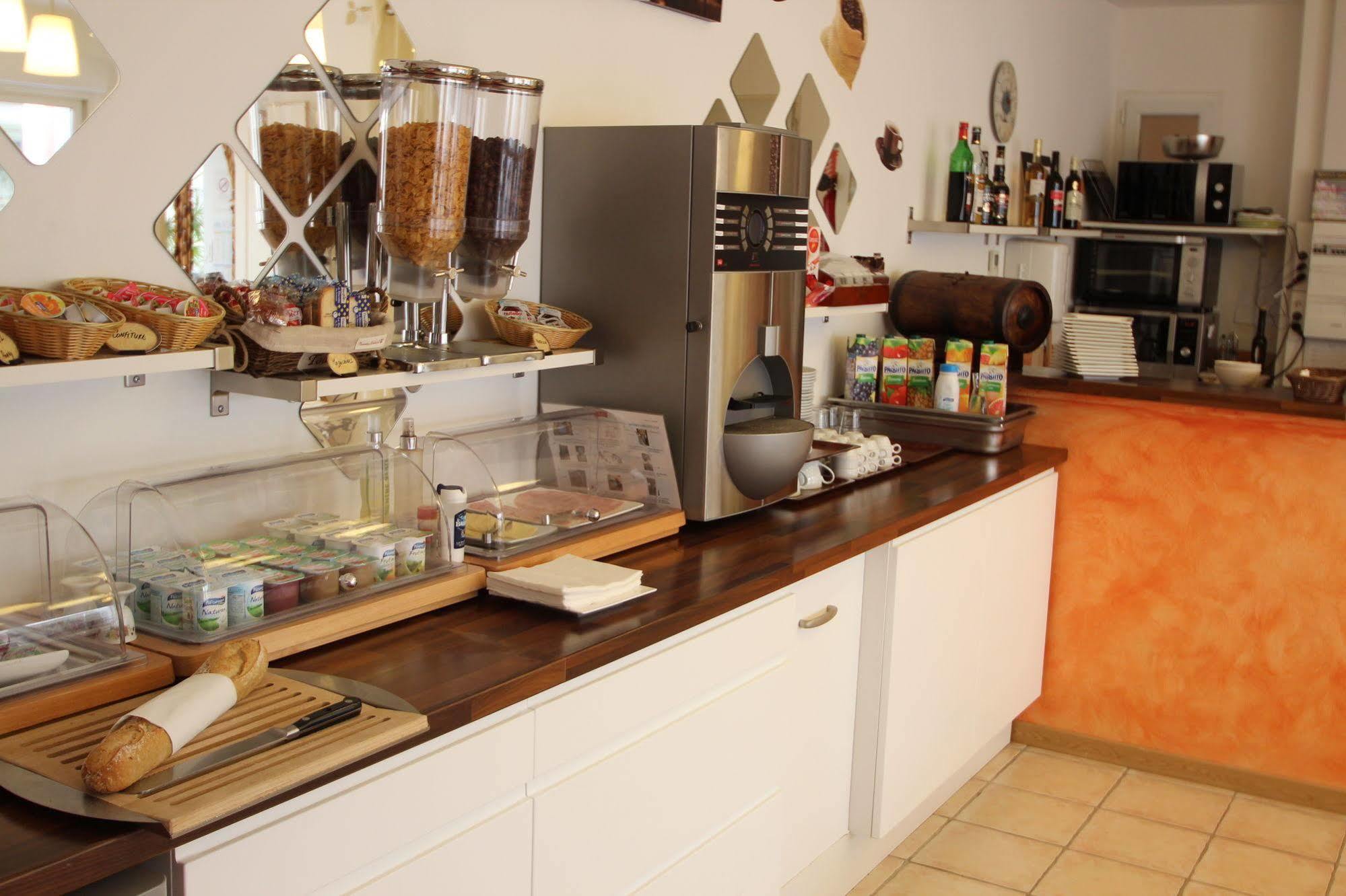 Hotel Et Residence De La Transhumance Saint-Martin-de-Crau Εξωτερικό φωτογραφία